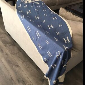 H Hermes Holiday Horse and carriage large blue and cream reversible scarf wrap